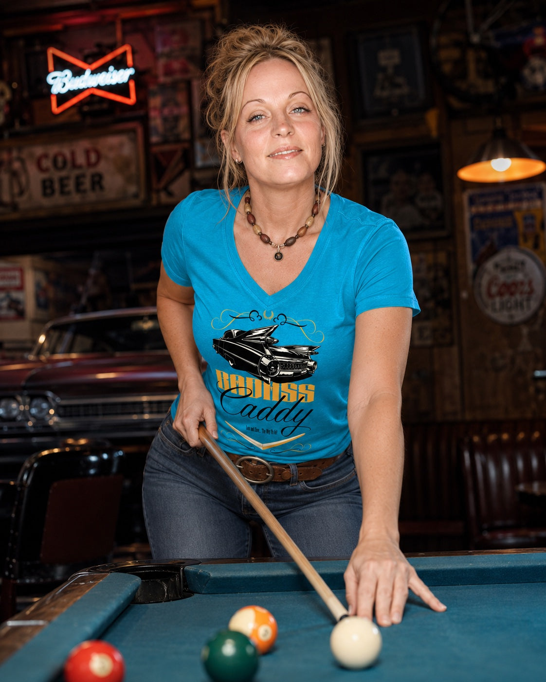 Badass Caddy ’59 Tailfin Women’s V-Neck Tee – Electric Blue